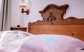 Les Suites D'Hassen